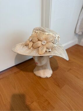 Grevi cream straw wide-brim hat with woven floral trim